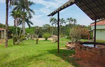 Chácara com portaria 24hs, piscina e espaço de lazer em pirassununga - vertentes do mamonal