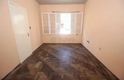 Casa com 3 quartos para alugar na Rua Major Cícero Góes Monteiro, 13813342, Centro, Pelotas