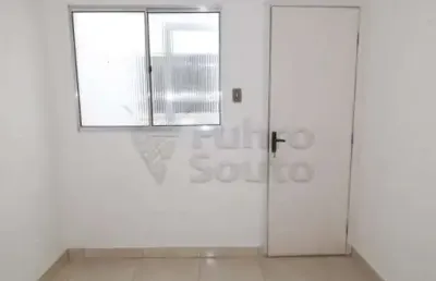 Casa em pátio compartilhado no bairro areal em pelotas.