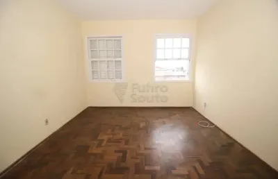 Amplo apartamento com três dormitórios no centro de pelotas - espaço e conforto em localização privilegiada