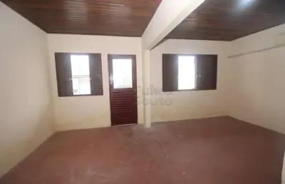 Grande oportunidade no areal! casa com 3 quartos, garagem e pátio espaçoso!