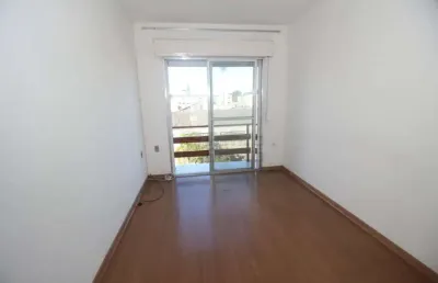 Apartamento 2 dormitórios na av. duque de caxias - ótima localização no fragata