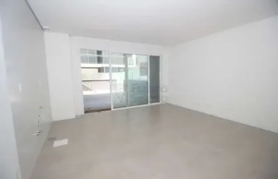 Loft com terraço e vaga coberta no studio xavante - conforto e localização estratégica no centro de pelotas