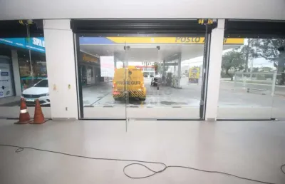 Loja comercial com vitrine na av. domingos de almeida - alto fluxo e localização estratégica