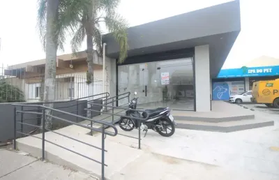 Loja comercial com vitrine ampla na av. domingos de almeida - alto fluxo e localização estratégica