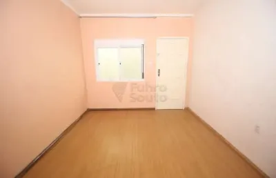 Excelente casa no fragata com 2 quartos sendo um suíte.