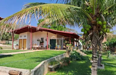 Chácara com 02 residencias e area de lazer com piscina