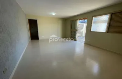 Casa com 3 quartos para alugar na Avenida T 10, Setor Bueno, Goiânia