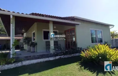 Excelente casa com 2 quartos (1 súite + closet), churrasqueira