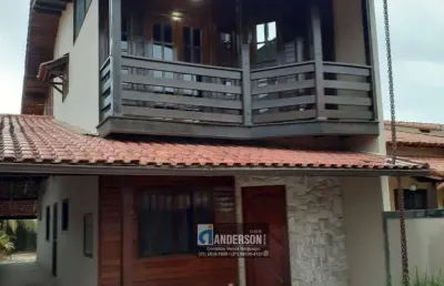 Excelente casa com 3 quartos, piscina, churrasqueira e sauna.