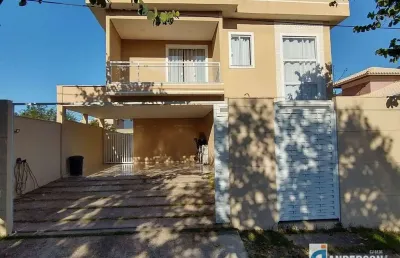 Maravilhosa casa com 4 quartos (1 suíte) em condomínio fechado em maricá