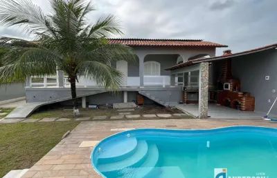 Excelente casa 4 quartos (1 suíte) com churrasqueira e piscina em itaipuaçu