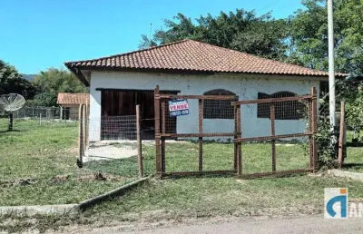 Ótima casa com 181,65m² de área construída e 6.622,86m² de terreno, no condomínio três reis.