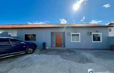 Excelente casa com 4 quartos (sendo 2 suítes) em condomínio fechado em itaipuaçu