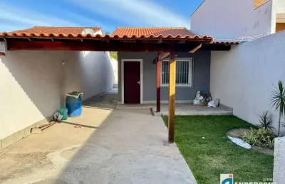 Ótima casa 2 quartos (1 suíte) com piscina e churrasqueira no jd. atlântico leste