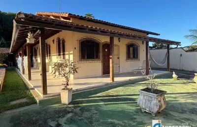 Excelente casa com 4 quartos (sendo 2 suítes) com piscina e churrasqueira em terreno 600m² prox. a praia  no jd. atlântico oeste