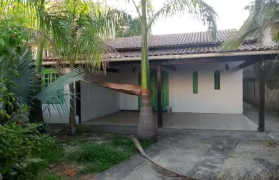 Casa comercial com 1 sala para alugar na Rua Álvares de Castro, Centro, Maricá