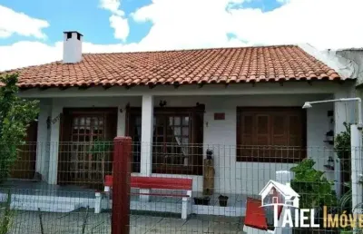 Casa com anexo a menos de 150m da praia no centro de cidreira/rs