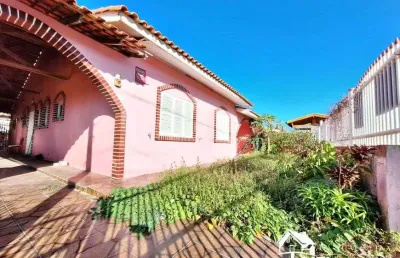 Casa com anexo constituída por 7 dormitórios no centro de cidreira/rs