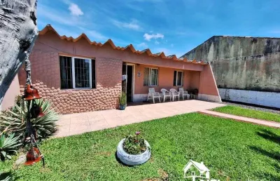 Casa com 5 dormitórios, anexo, espaço gourmet com churrasqueira, pertinho da praia em cidreira/rs