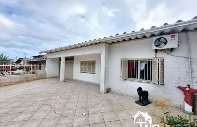 Casa de laje com 3 dormitórios e suíte no centro da praia de cidreira/rs