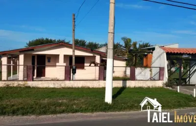 Duas casas pelo preço de uma na av. mostardeiro em cidreira/rs