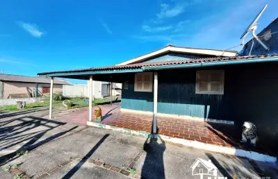 Casa mista com 3 dormitórios e terreno amplo na praia de cidreira/rs  .