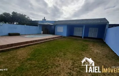 Encantadora residência com piscina na praia de cidreira/rs