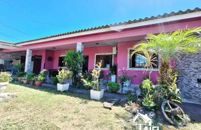 Aconchegante residência com 3 dormitórios no centro da praia de cidreira/rs