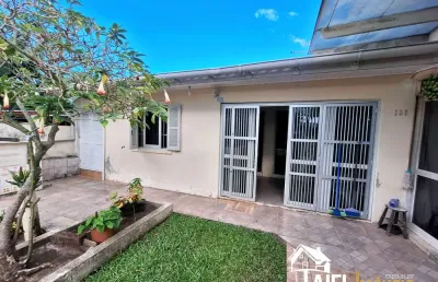 Encantadora residência com 4 dormitórios e suíte no centro da praia de cidreira/rs