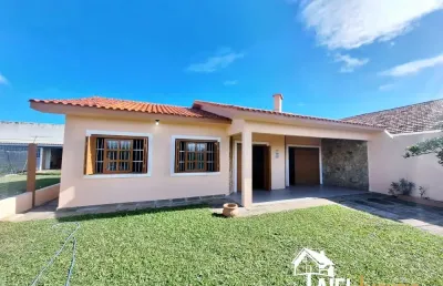 Belíssima residência com anexo em rua asfaltada no centro da praia de cidreira/rs