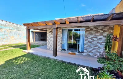 Belíssima residência com anexo no centro da praia de cidreira/rs