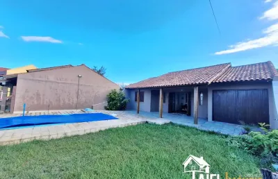 Casa com 3 dormitórios, pátio amplo com piscina na praia de cidreira/rs