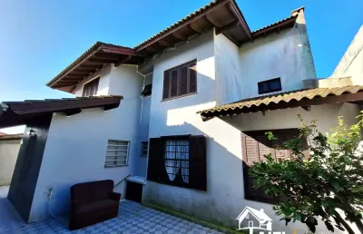 Casa com 6 dormitórios, salão de festas e anexo pertinho da praia em cidreira/rs