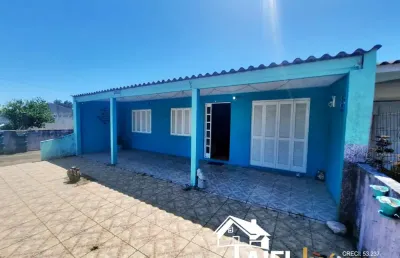 Linda casa com 3 dormitórios e ótima localização na praia de cidreira/rs