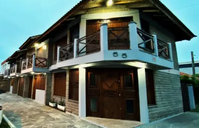 Prédio residencial urbano de esquina no centro de cidreira/rs