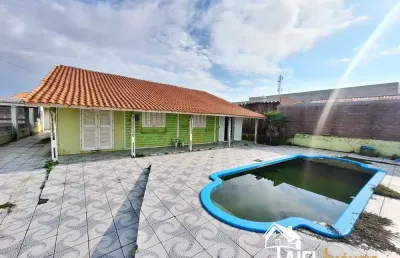 Casa mista com 4 dormitórios, 2 suítes e piscina no calçadão kanitã em cidreira/rs