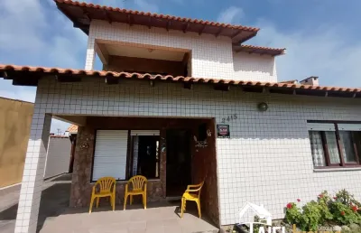 Belíssima residência com 4 dormitórios e suíte no centro da praia de cidreira/rs
