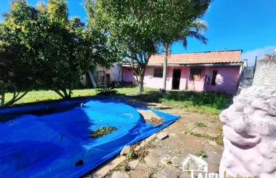 Casa com pátio amplo e piscina na praia de cidreira/rs