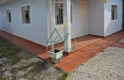 Casa padrão de esquina com amplo terreno em pinhais