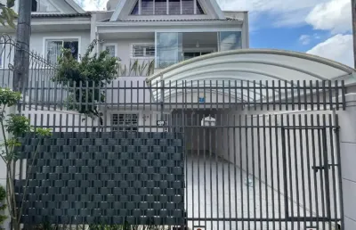 Lindo sobrado de frente pra rua no jardim das américas