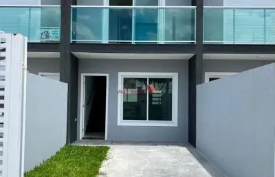 Sobrado lindíssimo no ganchinho com ótimo acabamento a venda