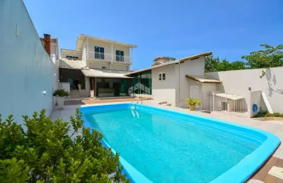 Casa alto padrão, excelente localização, com piscina, lareira, churrasqueira, pronta pra morar no estreito.