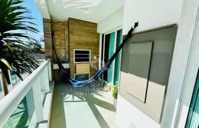 Apartamento semimobiliado com vista panorâmica de 3 dormitórios, sendo 2 demisuítes, 2 vagas de garagem no bairro joão paulo em florianópolis/sc.