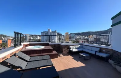 Cobertura com 3 quartos sendo 1 suíte 2 vagas piscina privativa e vista panorâmica na trindade florianópolis