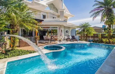 Casa com 5 quartos à venda em jurerê internacional, florianópolis  por r$ 7.200.000