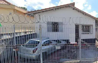Terreno com casas antigas pra venda - vila mangalot