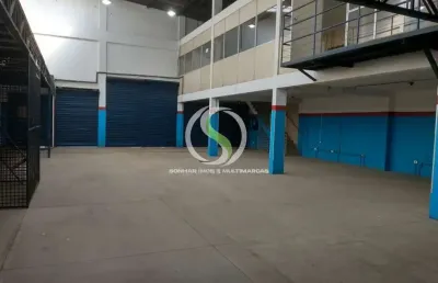 Galpão para locação próximo à max teixeira – 486m², duas docas, pé-direito de 8m, mezanino, habite-se e avcb
