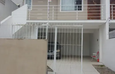 Sobrado de 3 quartos com suíte e vaga coberta para 2 carros!!