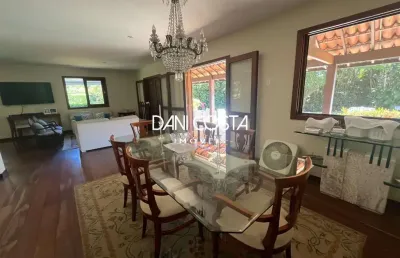 Casa no condomínio arouca, barra da tijuca, com 4 quartos, 2 suítes e 375m² de area construida em um terreno de 1300 m2